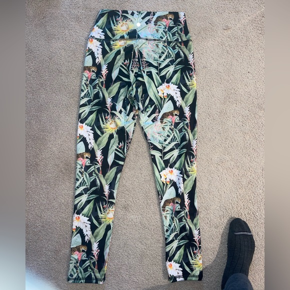 Jala Tropical Leaf Pattern Leggings - Picture 3 of 3